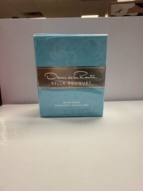 Oscar de la Renta Bella Bouquet in Light Blue with Gold Band